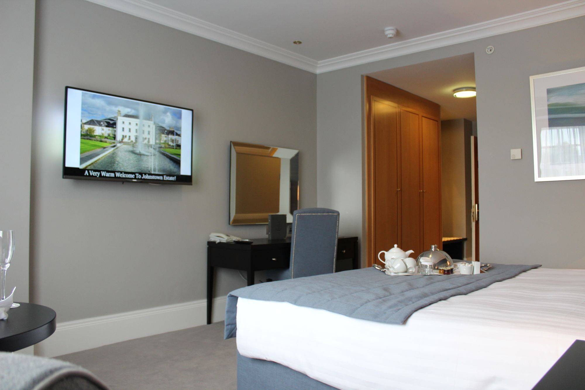 The Johnstown Estate Hotel Enfield Bagian luar foto