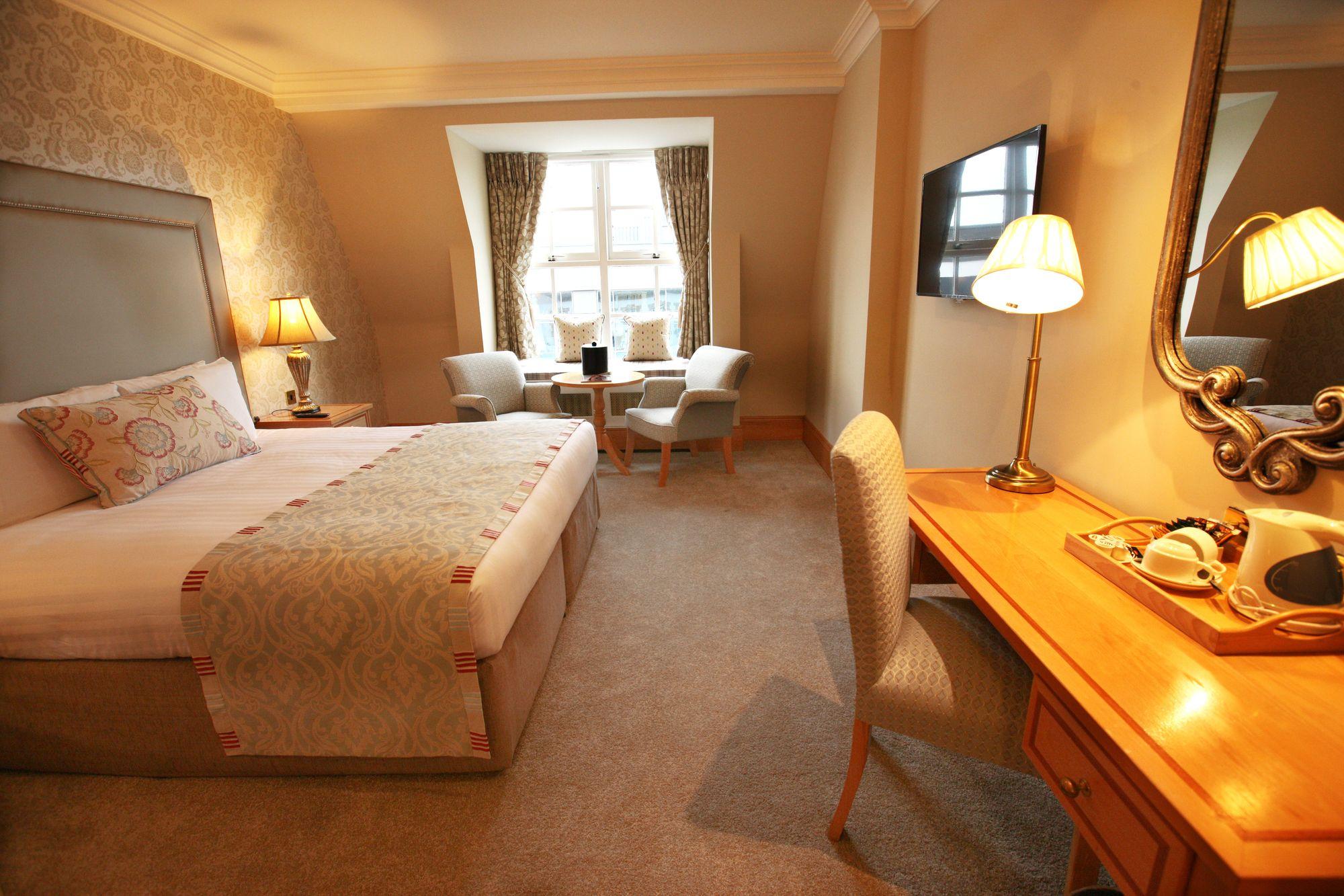 The Johnstown Estate Hotel Enfield Bagian luar foto